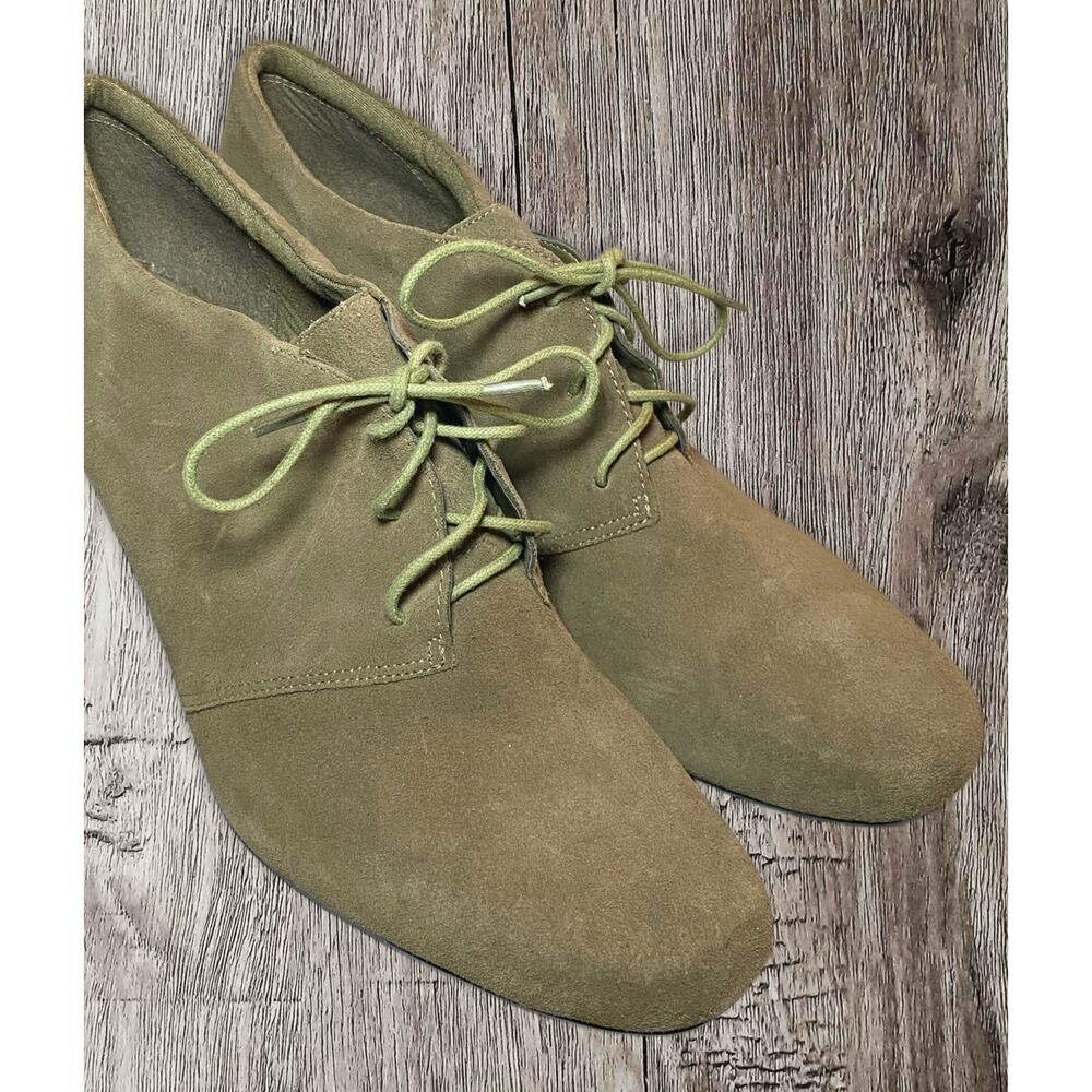 Clarks women’s brown suede‎ heels. Bendables. Lace up. Size 12